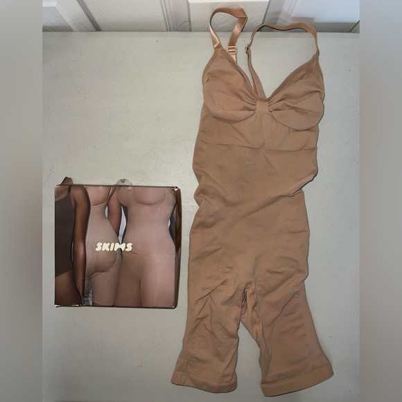 👸🏻 NIB! SKIMS Seamless Sculpting Mid Thigh Bodysuit - Picture 7 of 12